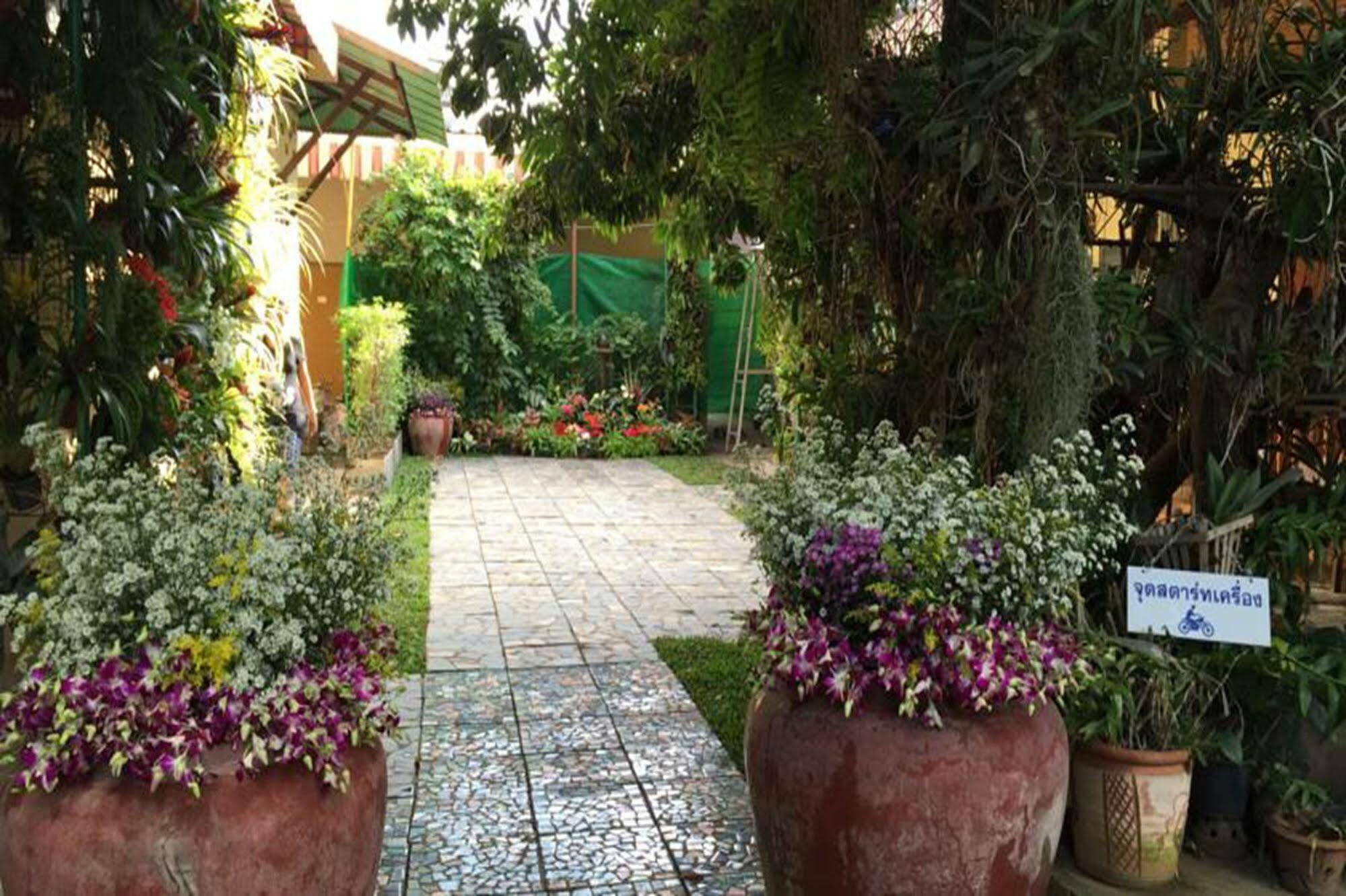Siriwan Guesthouse Čiang Mai Exteriér fotografie